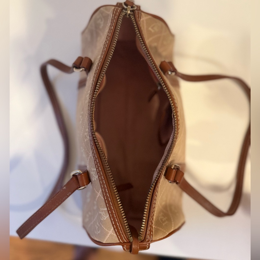 Dooney & Bourke purse - Picture 8 of 9